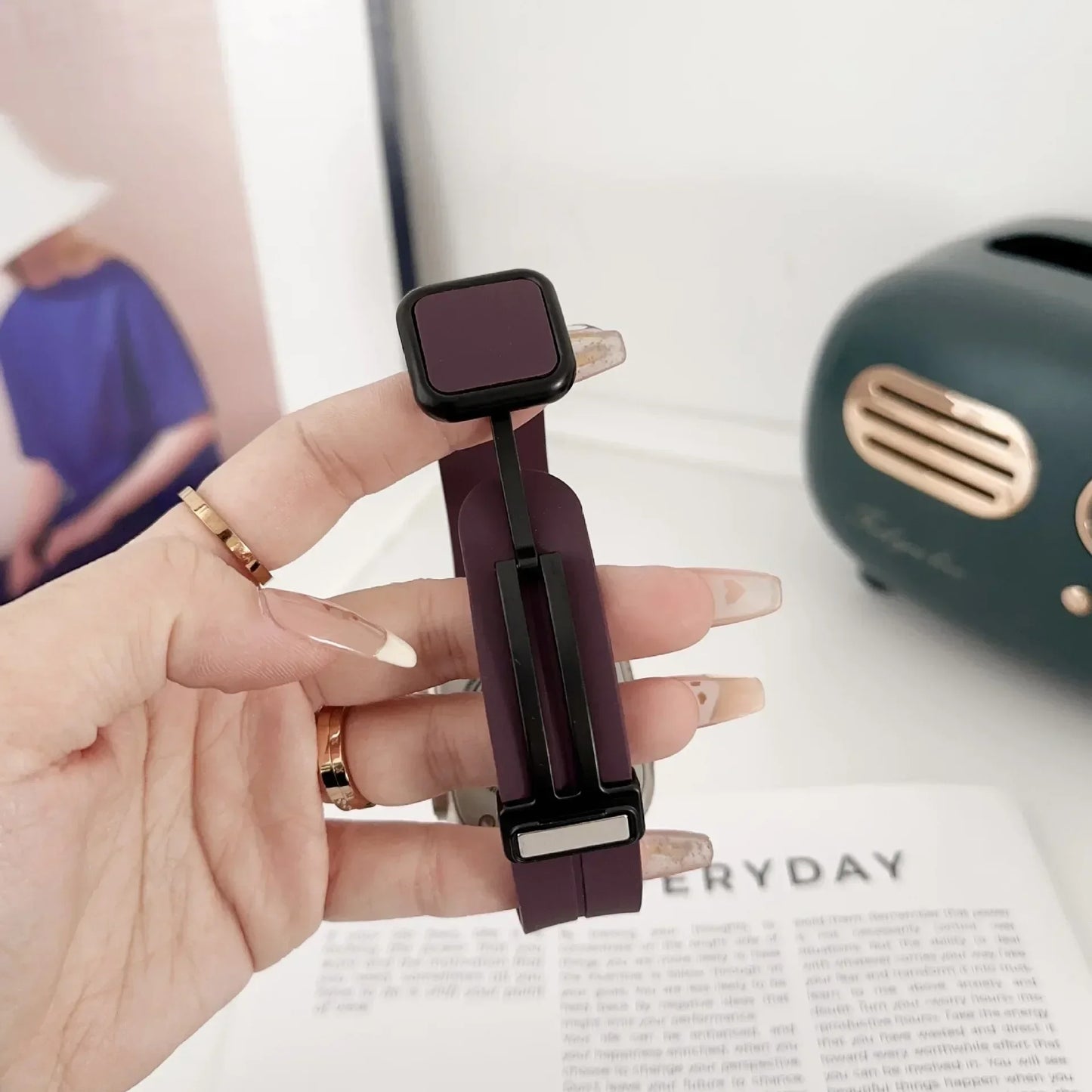 New Magnetic Buckle Silicone Strap For Apple Watch Band 44mm 45mm 38mm 49mm 40 42 41mm Sport Bracelet iWatch ultra 2 9 6 7 8 SE