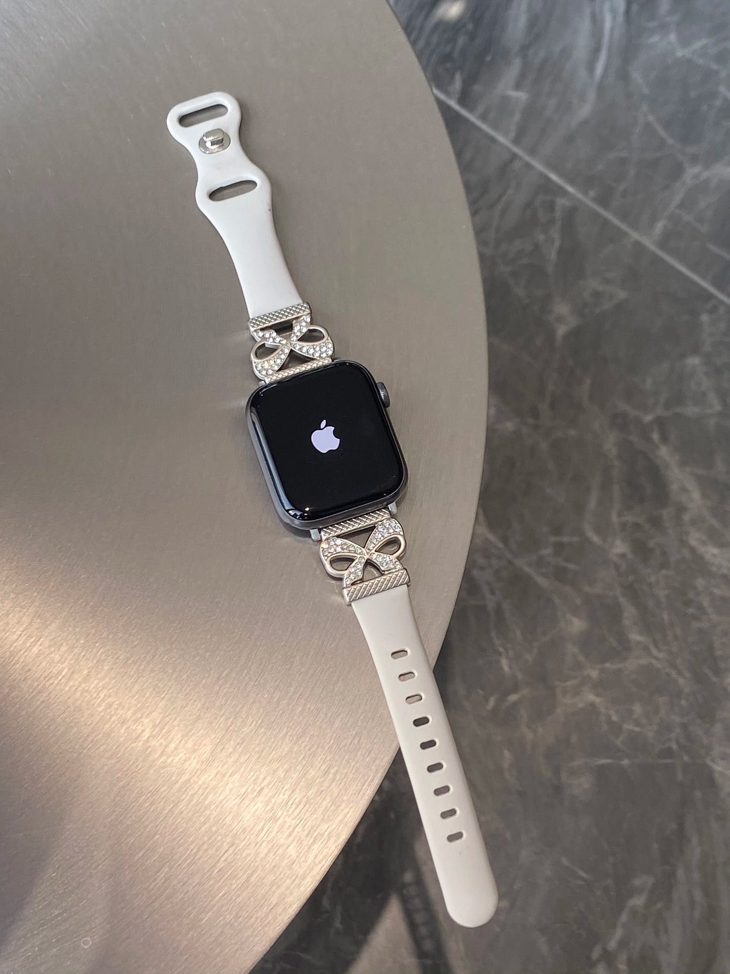 Luxury Diamond Bowknot Silicone Strap For Apple Watch S10 9 8 7 6 SE 5 4 3 46/45/44/42/41/40/38mm IWatch Ultra 2 49mm