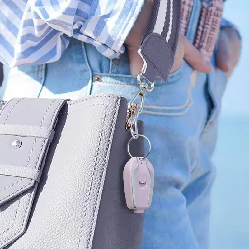 Portable 1500mAh Type C Emergency Charger New Design Keychain Mini Power Bank with 10W Output for Mobile Phones Small Convenient