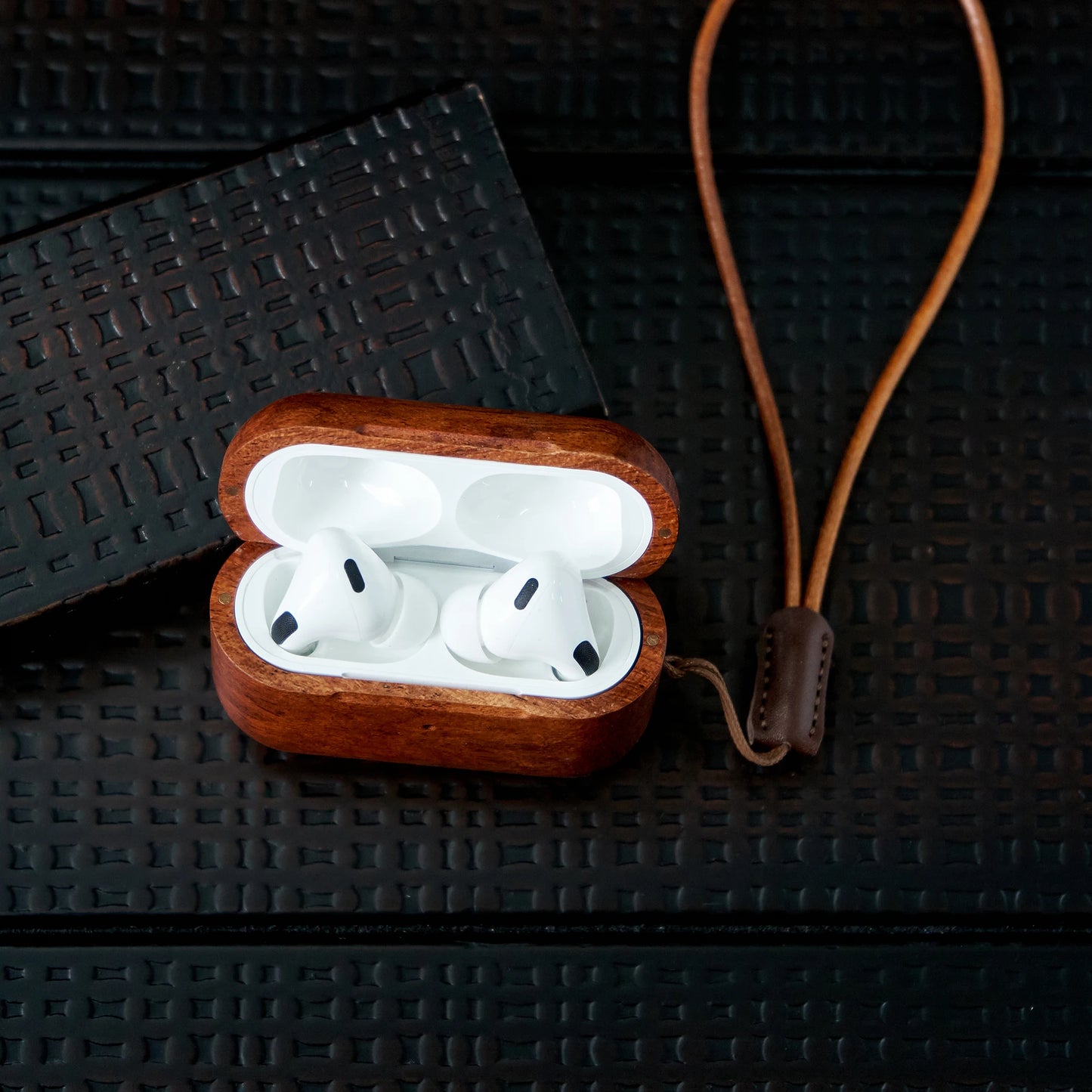 Solid Wood Headphone Case For Airpods 1 2 3 4 Pro 2 Wrieless Bluetooth Earphone Protective Cover with Lanyard Headphone Bag