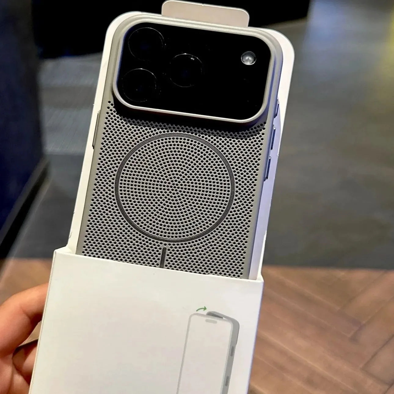 Luxury Heat Dissipation Breathable Cooling Hard Case For iPhone 17Air 17 16 15 14 13 12 11 Pro Max Plus Magnetic Charging Cover