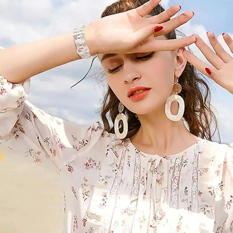 Engraved Floral Straps For Apple Watch band 44mm 49mm 45mm 41mm 40mm 38mm correa Bracelet iWatch Series ultra 2 9/8/7/6/3/SE/10