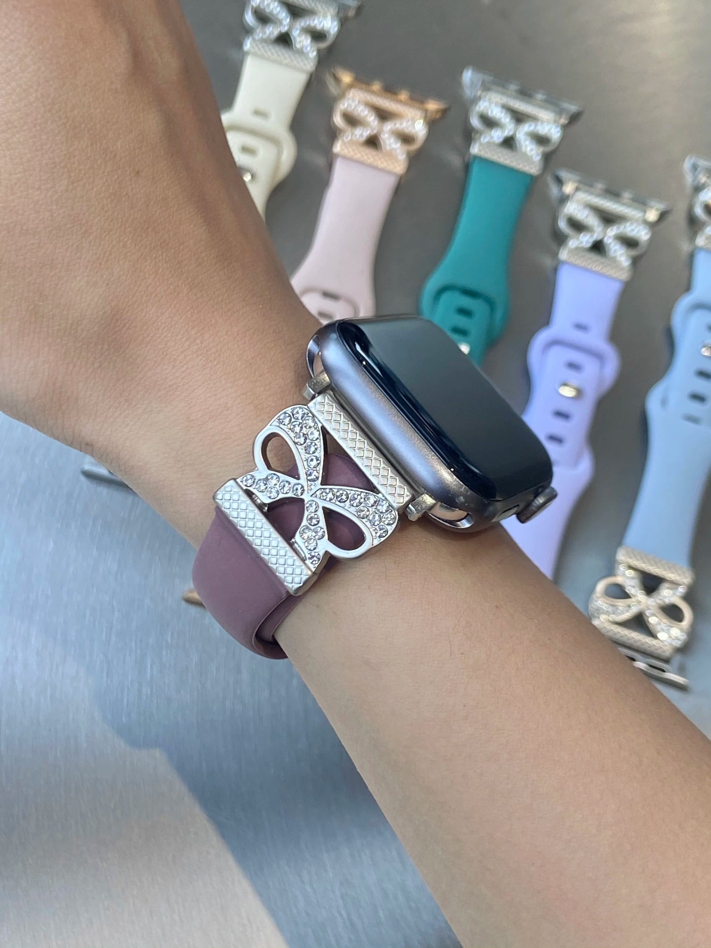 Luxury Diamond Bowknot Silicone Strap For Apple Watch S10 9 8 7 6 SE 5 4 3 46/45/44/42/41/40/38mm IWatch Ultra 2 49mm